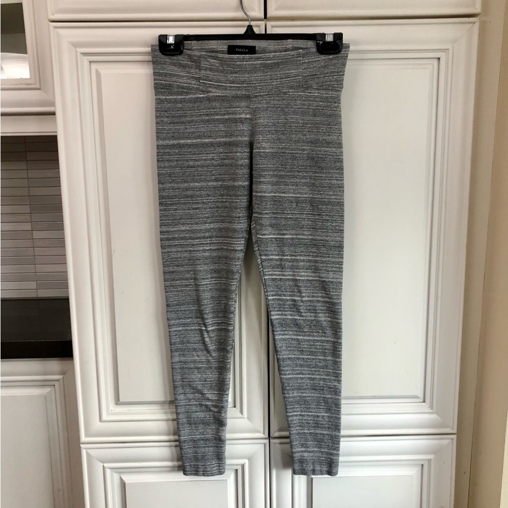 Aritzia Talula women’s crop leggings